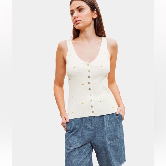 FRNCH PARIS Grace Flower Tank in Creme - Picture 2 of 2